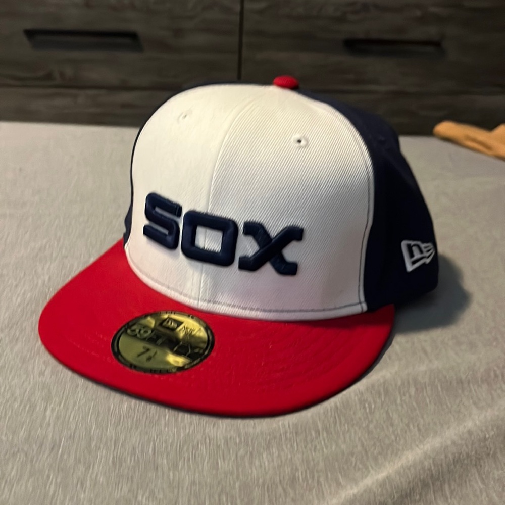59Fifty, 7 1/8, white blue and red white sox fitted